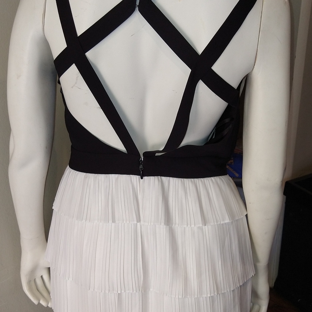 BCBG ruffle size 10 Black & White cocktail dress VERY sexy and flattering!